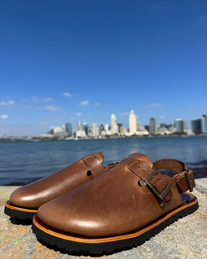 Botas Hasta La Muerte Horween Natural Chromexcel zero drop clogs with adjustable ankle strap and Vibram soles handcrafted in León Mexico.